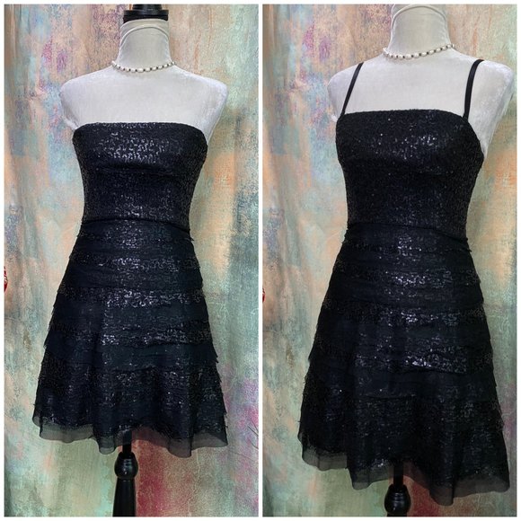 BCBGMaxAzria Dresses & Skirts - 📌BCBGMaxAzria Lace & Sequins Semi Formel Dress